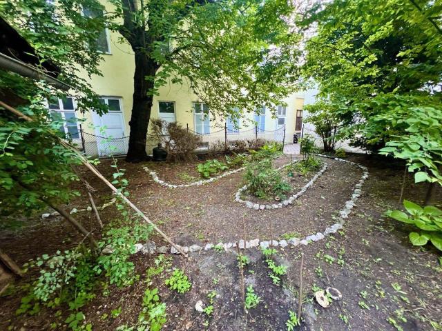 WG Hit! Gartenwohnung mit 2 getrennt begehbaren Schlafzimmern, 20m² Eigengarten, Parkplatz 300 m nach Schönbrunn!