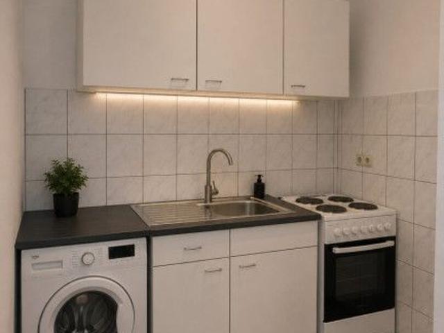 WG Hit! Gartenwohnung mit 2 getrennt begehbaren Schlafzimmern, 20m² Eigengarten, Parkplatz 300 m nach Schönbrunn!