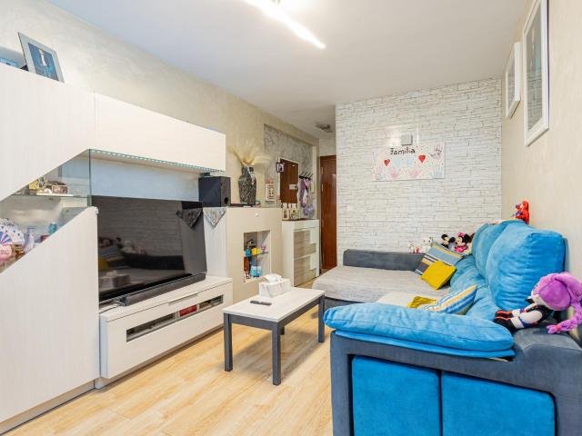 WGI INMOBILIARIA VENDE EN EXCLUSIVA esta fantástica vivienda reformada situada en el Barrio de Campamento, en una de las zonas con mayor proyección y excelente comunicación de Madrid