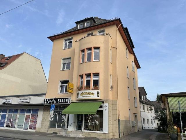 WGs aufgepasst! Gut geschnittene und frisch renovierte 5 Zimmer Wohnung mit gleich 3 Balkonen