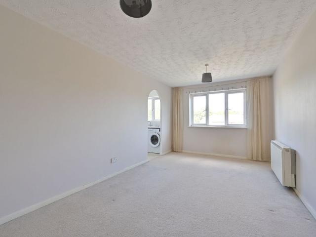 WD18, Watford, 1 bed flat to rent, £1,250 pcm | PrimeLocation