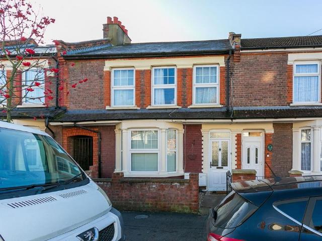 WD18, Watford 2 bed flat to rent £1,550 pcm £358 pw