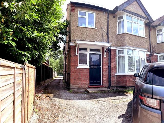 WD18 7ED 1 bed flat to rent £1,250 pcm £288 pw