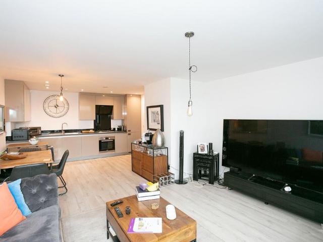 WD24, Watford 1 bed flat to rent £1,450 pcm £335 pw