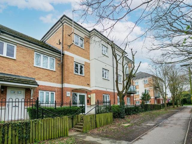 WD25 9AX, Watford, WD25 2 bed flat to rent £1,700 pcm £392 pw
