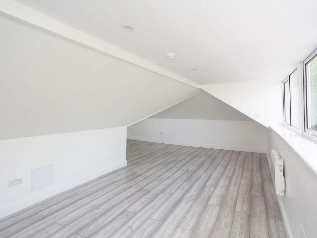 WD23, Bushey, 4 bed flat to rent, £1,850 pcm | PrimeLocation