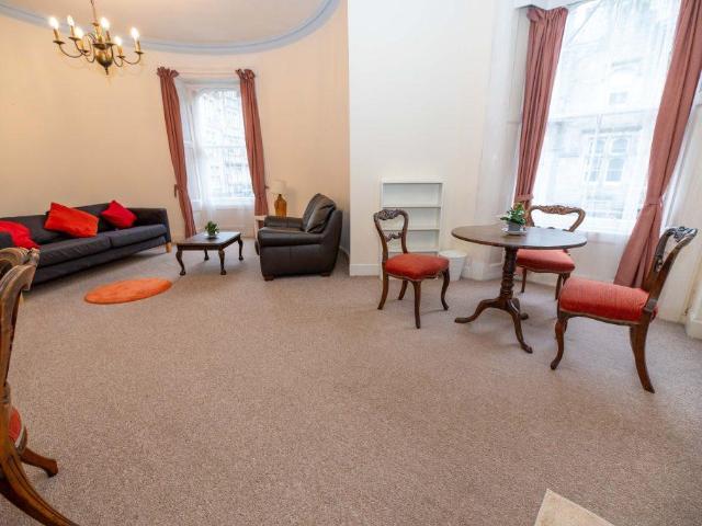 We ❤️ Scotland, Cockburn Street, City of Edinburgh, EH1 1NY, United Kingdom | 2 bed apartment for rent #139269420 | Rentberry