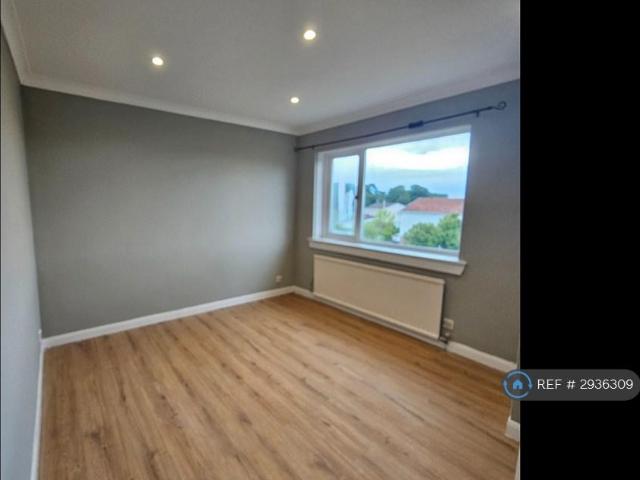 Wemyss Avenue, Glasgow, G77 3 bed semi detached house to rent £1,395 pcm £322 pw