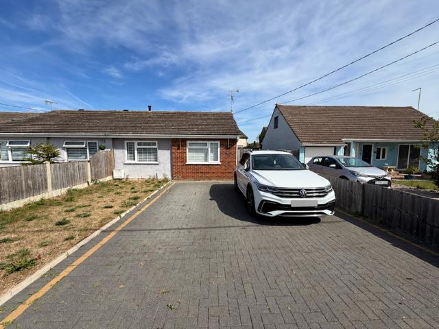 Wembley Avenue, Mayland, Chelmsford. 2 bed bungalow to rent £1,400 pcm £323 pw