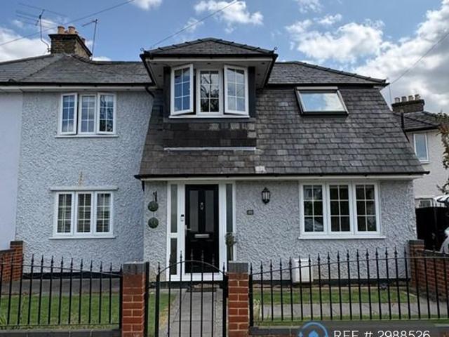 Wembley Road, Hampton, TW12 4 bed semi detached house to rent £4,000 pcm £923 pw