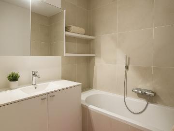 wemmel: app 2 chambres, grande terrasse et parking