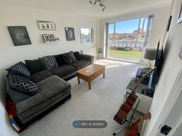 Wentworth Court, Eastbourne BN23, 2 bed flat to rent, £1,200 pcm | PrimeLocation