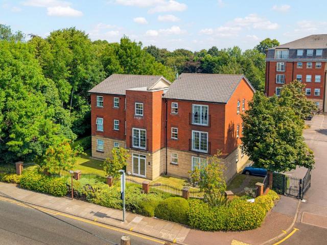 Wentworth Court, Whitefield M45, 2 bed flat to rent, £1,100 pcm | PrimeLocation