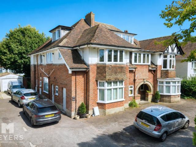 Wentworth Avenue, Bournemouth, BH5 2 2 bed apartment to rent £1,100 pcm £254 pw