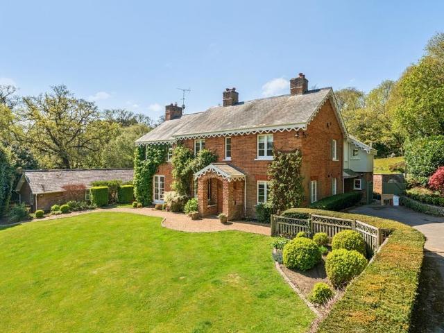 Wentworth Drive Virginia Water GU25 4 bed detached house to rent £13,000 pcm £3,000 pw