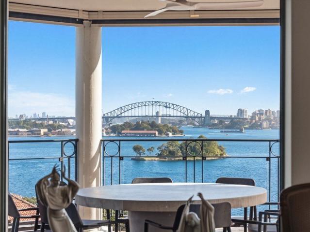 'Wentworth' Magnificent Sub Penthouse With Spectacular Harbour Bridge & Opera House Views In Elite Building With Pool