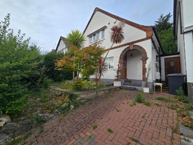 Wentworth Road, London, NW11 0RP, United Kingdom | 3 bed house for rent #139270440 | Rentberry