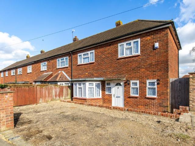 Wentworth Way, South Croydon, Surrey. 3 bed end of terrace house to rent £1,850 pcm £427 pw