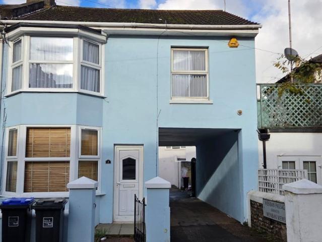 Wenban Road, Worthing, West Sussex BN11, 2 bed flat to rent, £1,350 pcm | PrimeLocation