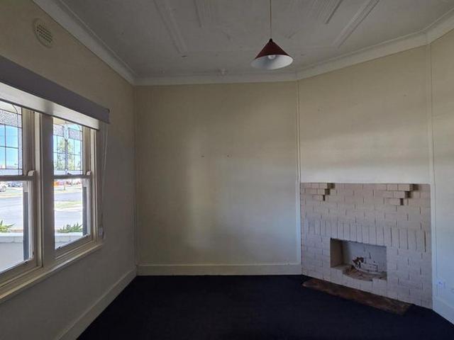 Wendouree 3BR, large home office, oversized enclosed yard, close to shops, public transport