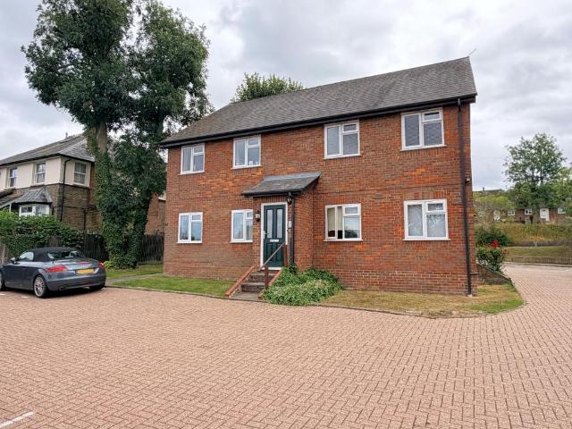 Wendover, Buckinghamshire HP22 2 bed apartment to rent £1,250 pcm £288 pw