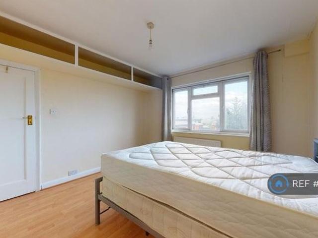 Wendover Court, London, W3 2 bed flat to rent £1,850 pcm £427 pw