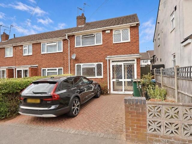 Wendover Rise, Coventry CV5 3 bed end of terrace house to rent £1,050 pcm £242 pw