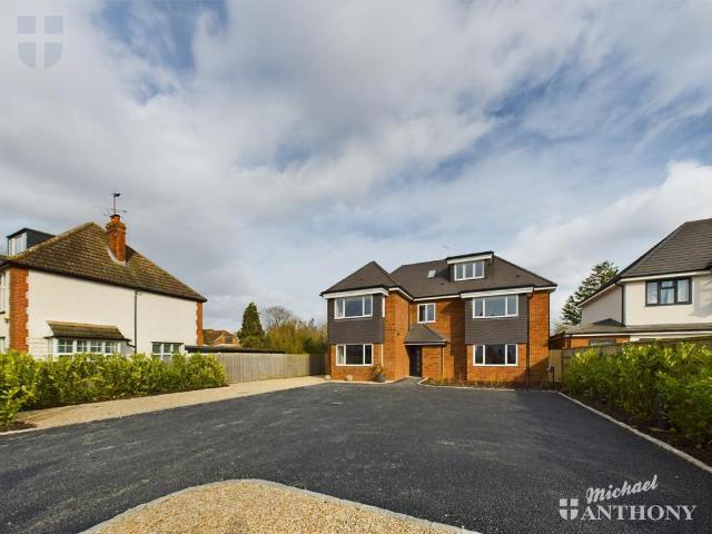Wendover Road, Aylesbury 2 bed flat to rent £1,500 pcm £346 pw