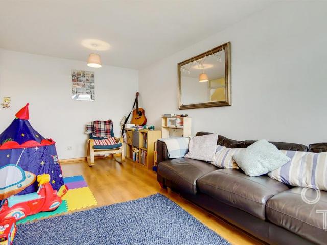Wendling, Haverstock Road, NW5 3 bed maisonette to rent £3,000 pcm £692 pw