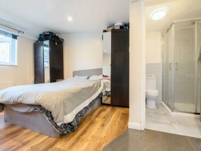 Wendy Crescent, Guildford GU2, Studio to rent, £1,500 pcm | PrimeLocation