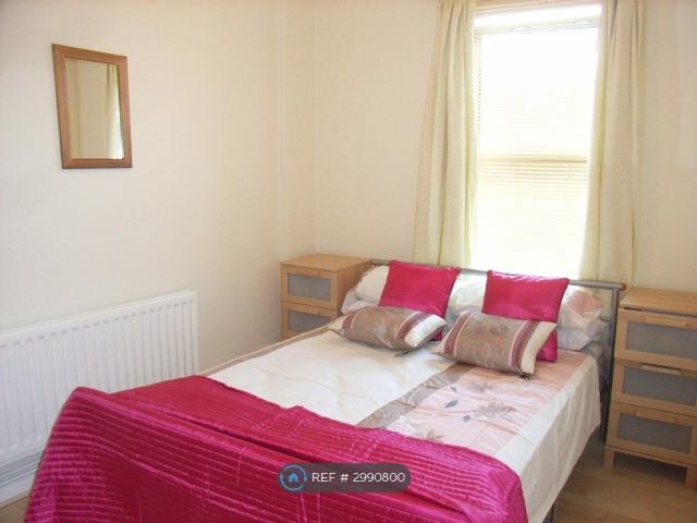 Wengham House, London W12, 2 bed flat to rent, £2,295 pcm | PrimeLocation