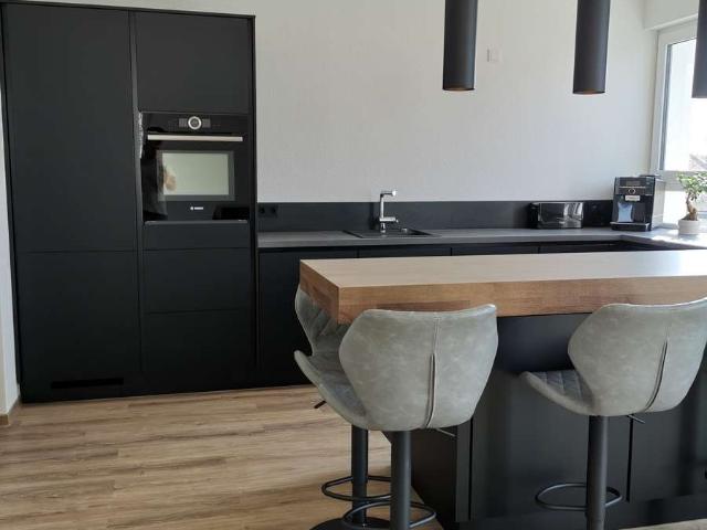 Wenig Energiekosten! Hochwertige kernsanierte 4 Zi. Wohnung Küche Balkon in Büdingen Stadt