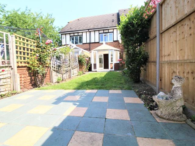 Wenlock Gardens, Hendon Central NW4, 3 bed town house to rent, £3,000 pcm | PrimeLocation