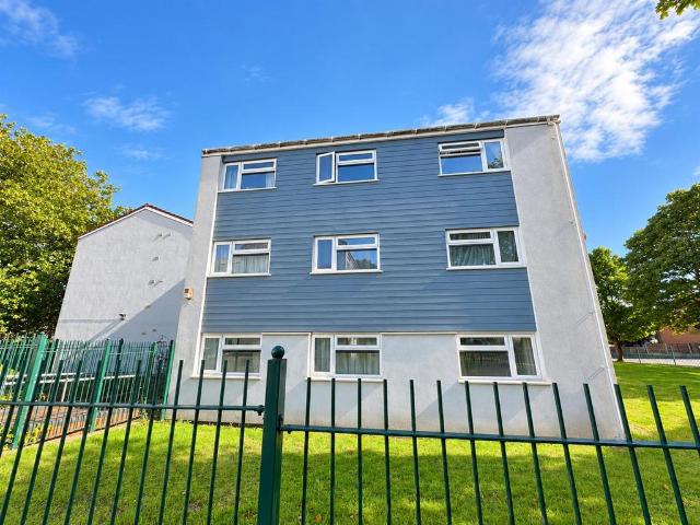 Wenlock Gardens, Walsall 2 bed flat to rent £875 pcm £202 pw