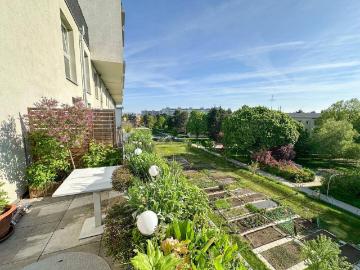 Wenn Weitblick auf Wohngefühl trifft 3 Zimmer DG Maisonette mit einzigartigem Balkon