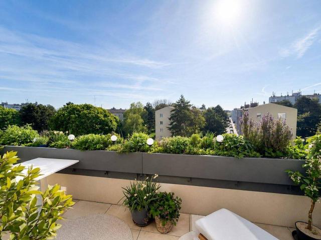 Wenn Weitblick auf Wohngefühl trifft Traumhafte 3 Zimmer Maisonette mit einzigartigem Balkon