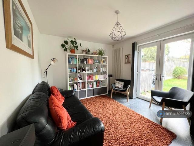 Wensley View, Leeds, LS7 3 bed semi detached house to rent £1,395 pcm £322 pw