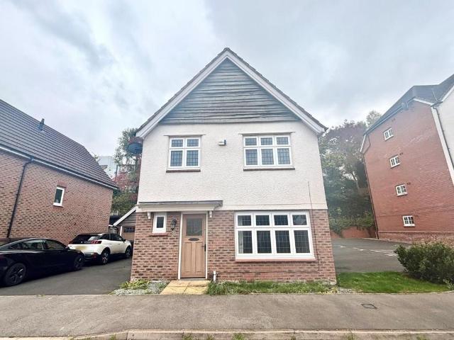 Wensleydale, Tamworth 3 bed detached house to rent £1,595 pcm £368 pw