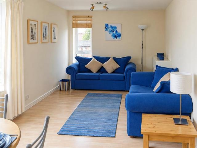 Wensleydale Court, Leeds, LS7 2 bed flat to rent £1,000 pcm £231 pw