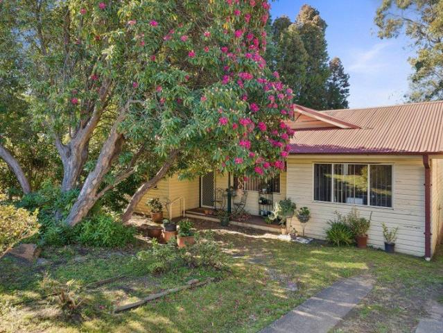 Weatherboard cottage within the heart of Lawson Village