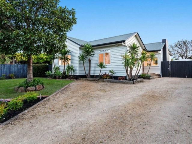 Weatherboard Charm, Modern Comfort & Room for the Whole Family!
