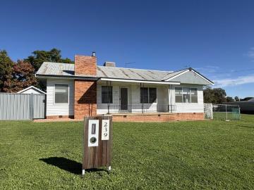 Weatherboard Family Home with Large Outdoor Space