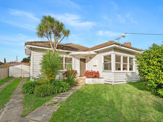 Weatherboard House in Great Location