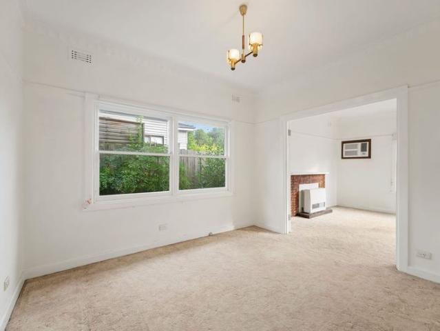 Weatherboard House in Great Location