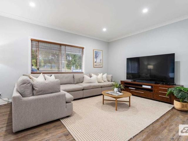 Weatherboard Home with Large Shed!