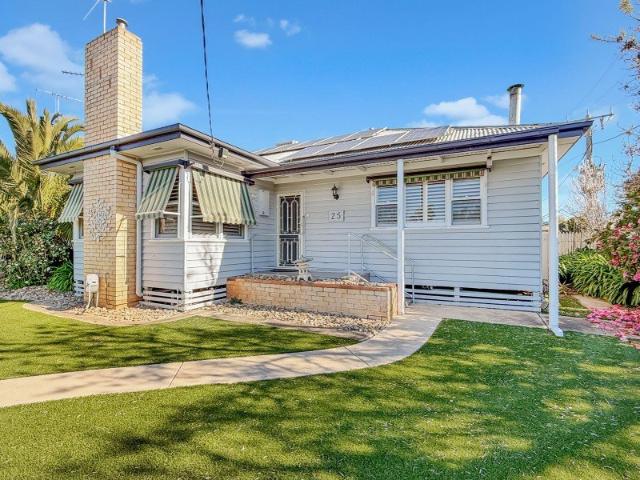 WEATHERBOARD WARMTH MEETS CORNER BLOCK SPACE