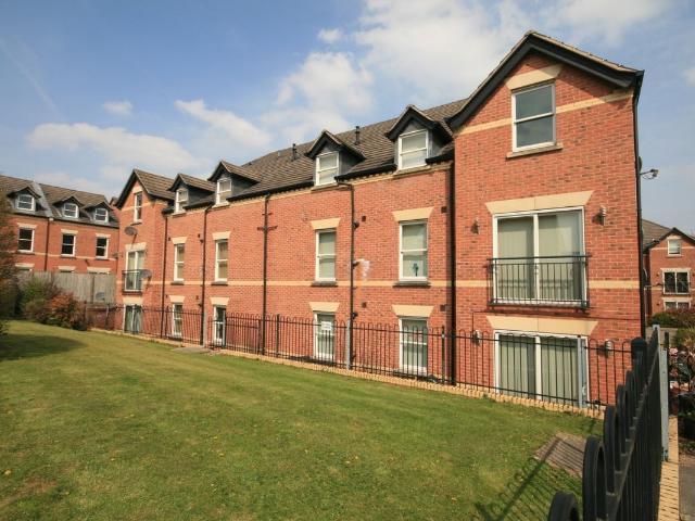 Weaver Grove, Winsford CW7, 2 bed flat to rent, £800 pcm | PrimeLocation