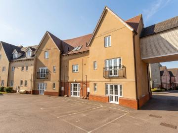 Weavers Close, Essex CM6 2 bed apartment to rent £1,295 pcm £299 pw