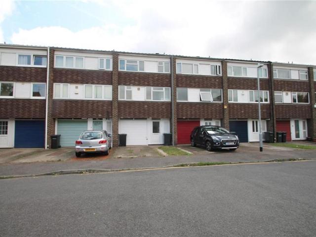 Weavers Close, Gravesend DA11, 4 bed terraced house to rent, £1,750 pcm | PrimeLocation