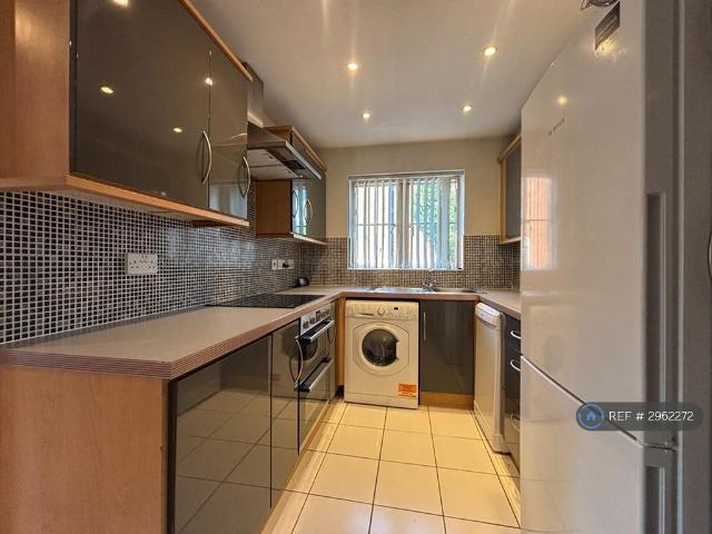 Weavers Court, Hinckley, LE10 2 bed flat to rent £995 pcm £230 pw